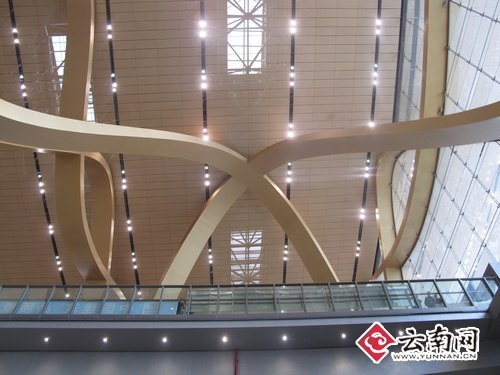 昆明长水国际机场航站楼内部空间宏大。